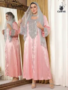 Al Najma Caftan rose brodé à finitions argentées, vue 1